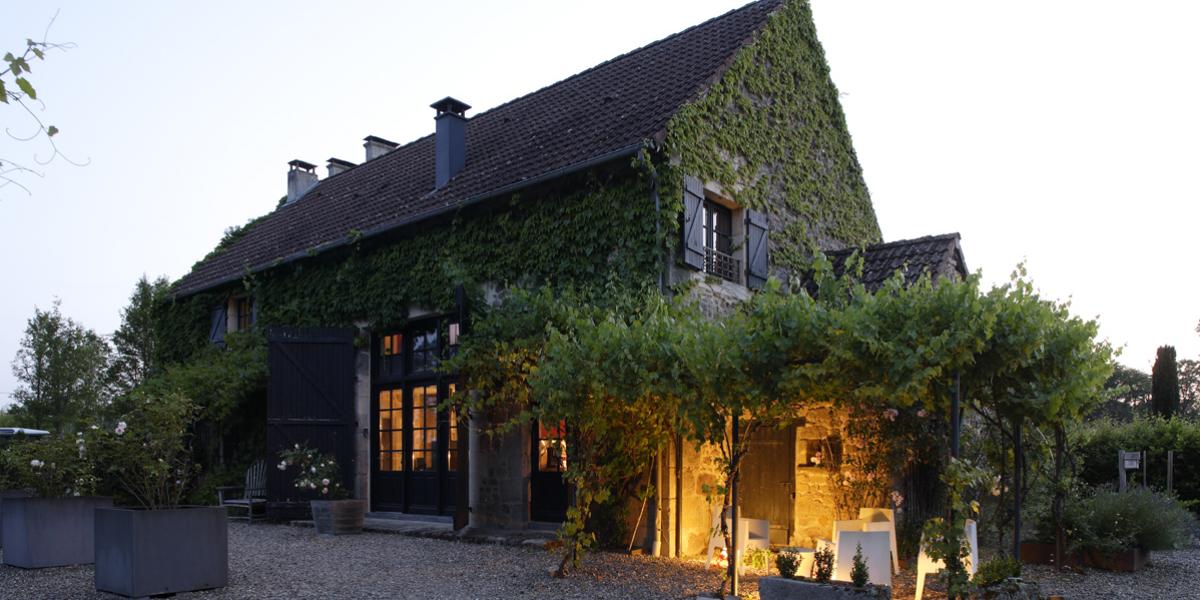 cottage de charme 5 étoiles pour huit personnes piscine et tennis privés, parc privé de 9 hectares avec étang de pêche