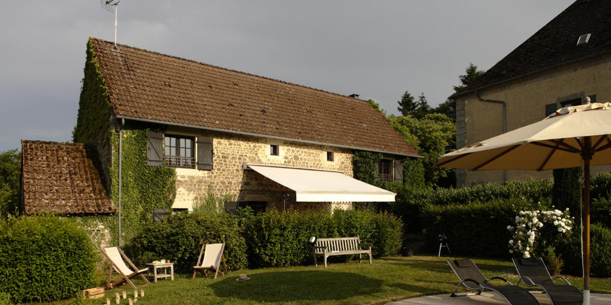Charming cottage for 8 people classified 5 stars at the Gites de France with swimming pool, tennis court in a large lanscaped park with a fishing pond