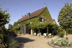 cottage de charme 5 étoiles pour huit personnes piscine et tennis privés, parc privé de 9 hectares avec étang de pêche