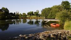 cottage de charme 5 étoiles pour huit personnes piscine et tennis privés, parc privé de 9 hectares avec étang de pêche