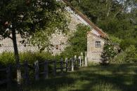 Charming cottage for 8 people classified 5 stars at the Gites de France with swimming pool, tennis court in a large lanscaped park with a fishing pond