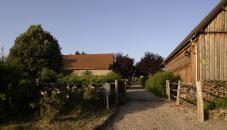 cottage de charme 5 étoiles pour huit personnes piscine et tennis privés, parc privé de 9 hectares avec étang de pêche