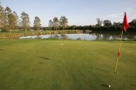 Golf de La Jonchère à 15 minutes des cottages de charme du Domaine de Louveraude avec piscine, tennis et parc paysagé en Nouvelle Aquitaine