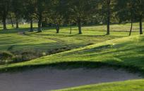 Golf de La Jonchère à 15 minutes des cottages de charme du Domaine de Louveraude avec piscine, tennis et parc paysagé en Nouvelle Aquitaine